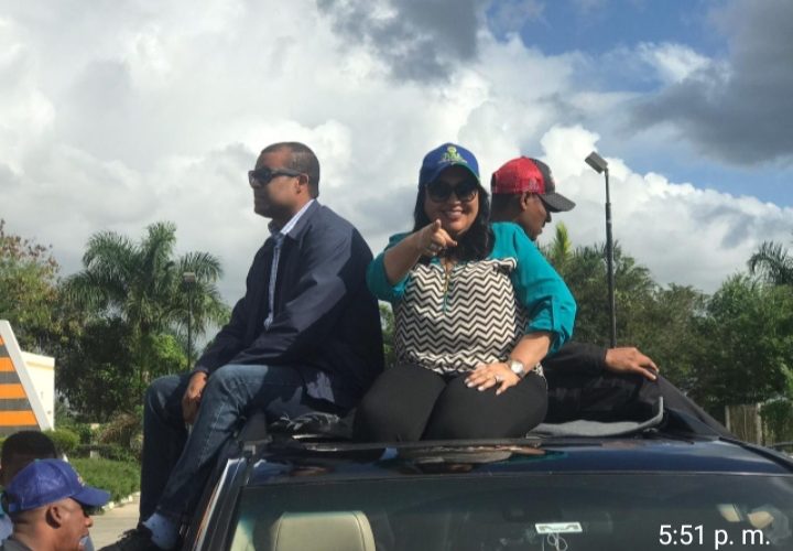 Candidata alcaldesa de Guerra Marcia Rosario realiza multitudinaria caravana