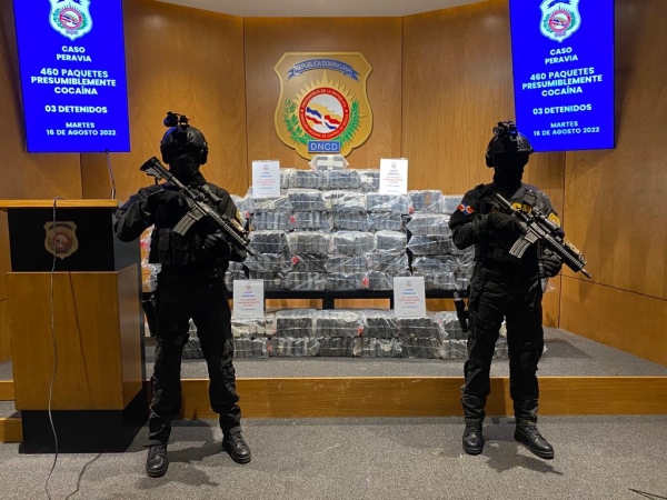 Narcotráfico recibe otro golpe; apresan tres y confiscan 460 paquetes presumiblemente cocaína