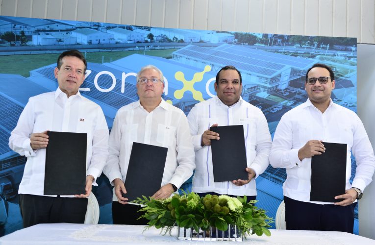 Ministro de Industria y Comercio encabeza firma concesión para proyecto ZonaXol