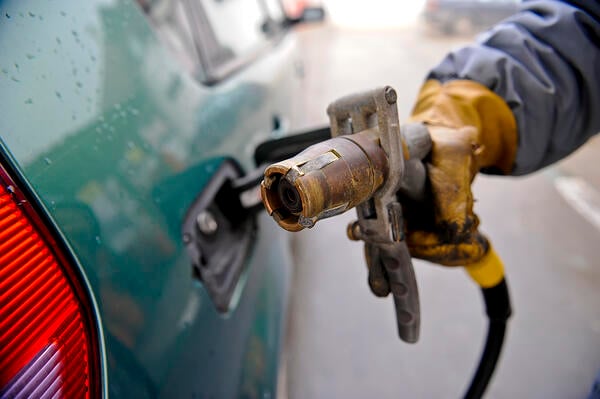 Congelados una vez más los precios de los combustibles