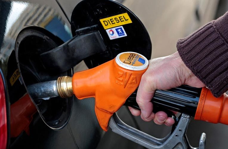 Combustibles siguen bajando de precio; gasoil óptimo se venderá dos pesos más barato