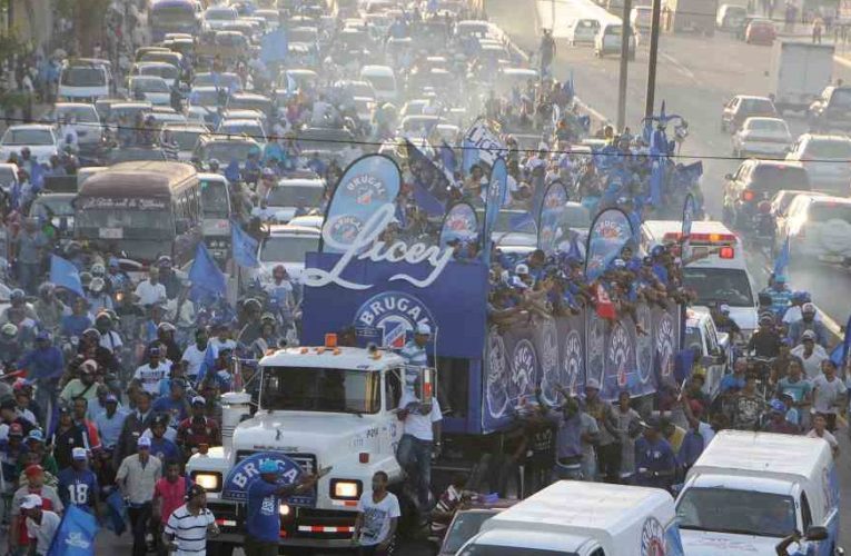 Tigres del Licey celebran su bicampeonato con caravana por las calles capitalinas