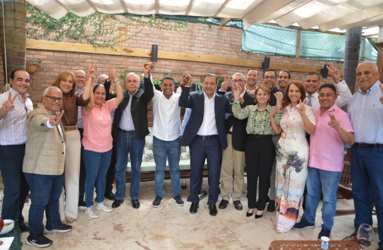 Encuentro del Comité Político del PLD refuerza apoyo a Rosa Peña y a  Demetrio Lluberes en San Cristóbal