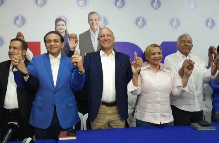Ulises Rodríguez recibe respaldo la mayoría de los diputados de Santiago