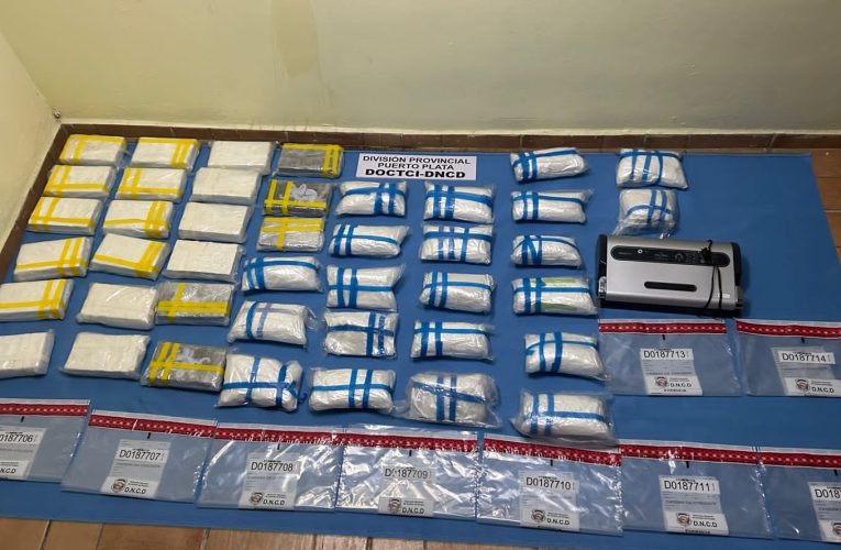 Incautan en Puerto Plata 41 paquetes de cocaína; buscan a «El Rey”