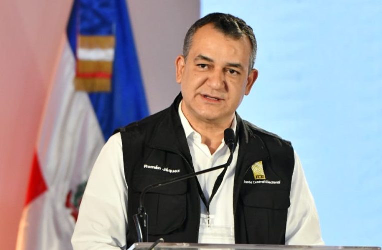 El presidente de la JCE apela al civismo de los votantes en el inicio de las elecciones municipales