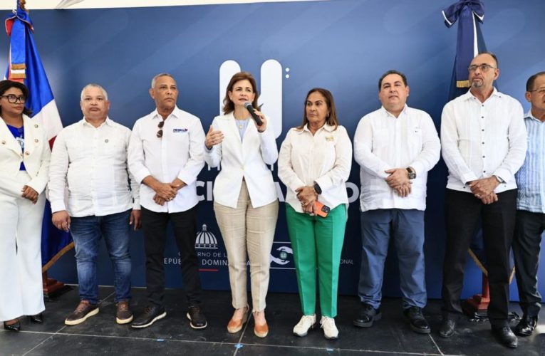 Vicepresidenta Raquel Peña deja en funcionamiento dos obras de salud en Monte Plata y Arenoso