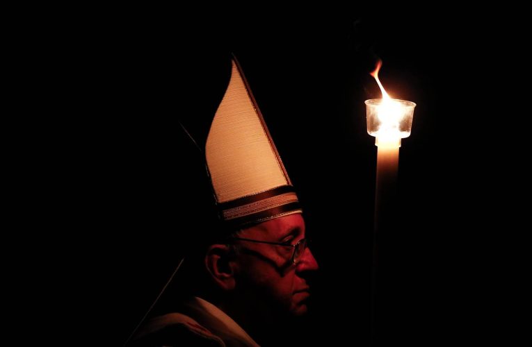 El Papa presidió la Vigilia y recordó a los pueblos destruidos por el mal y la injusticia