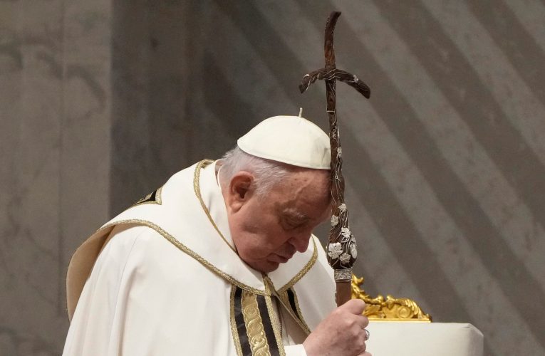 El papa advierte que la Tierra se está “dirigiendo a la ruina”