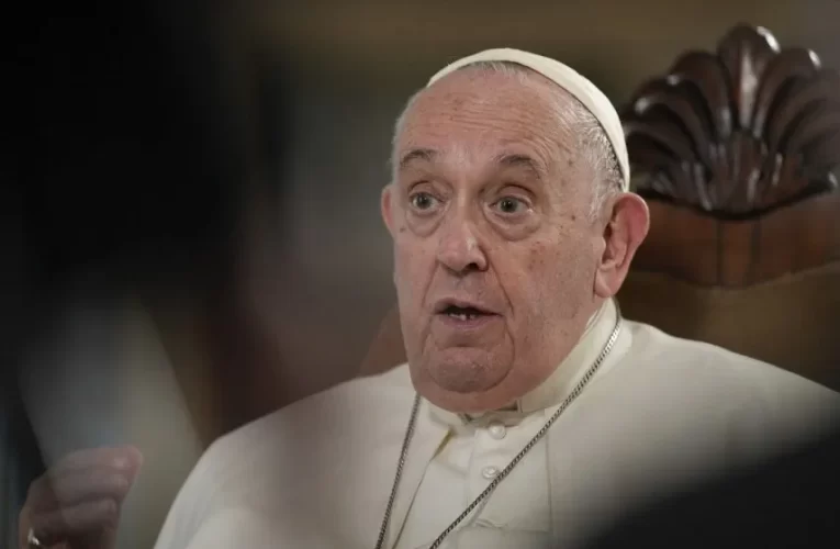 El Papa pide a los niños ser «artesanos de paz» y «no perder tiempo en redes sociales»