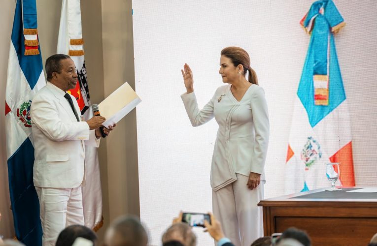 Carolina Mejía asume para nuevo período como alcaldesa del Distrito