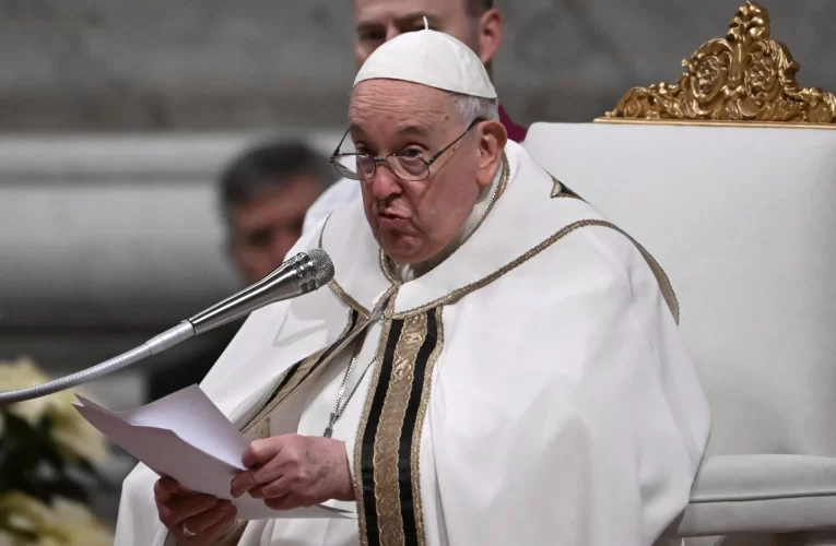 El Papa pide el don de la paz a las personas extenuadas por la guerra y el hambre